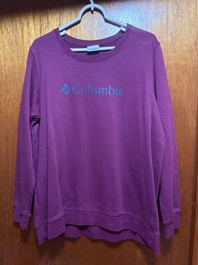 Columbia Women's Crewneck Sweatshirt in Plum
